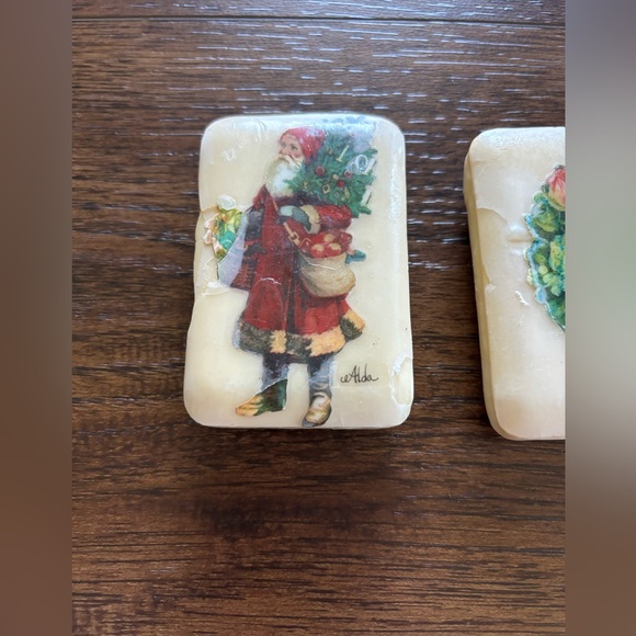 Vintage Alda's Soap  Christmas & Flower Bar Soap - Picture 2 of 6